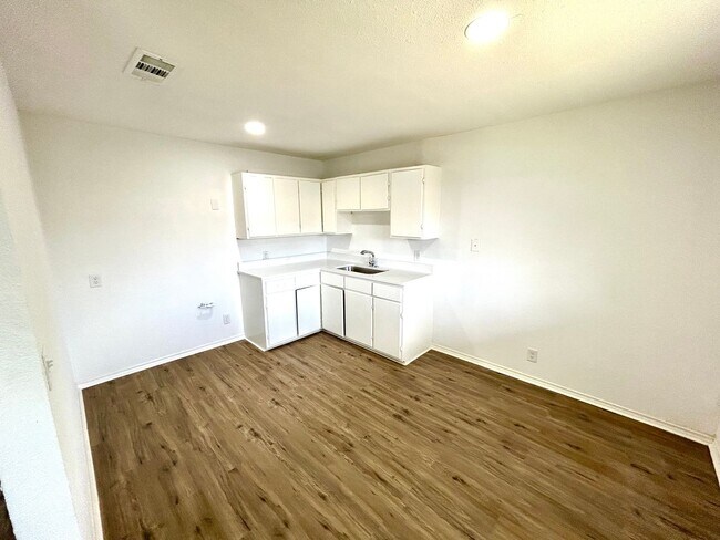 Building Photo - 2807 Observation Dr