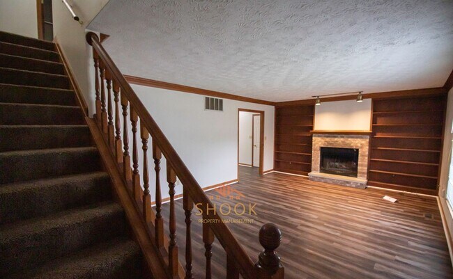 Foto del edificio - SPACIOUS TOWNHOME UNIT ON OUTSKIRTS OF TOWN