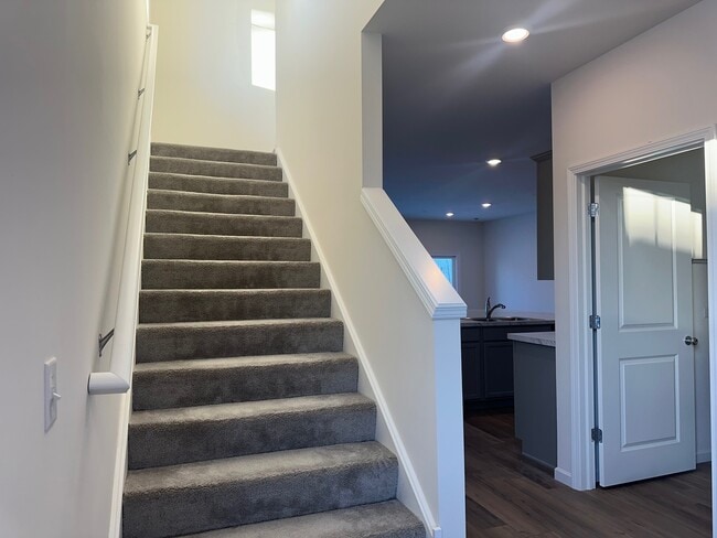 Foto del edificio - 5924 Hawkweed Dr