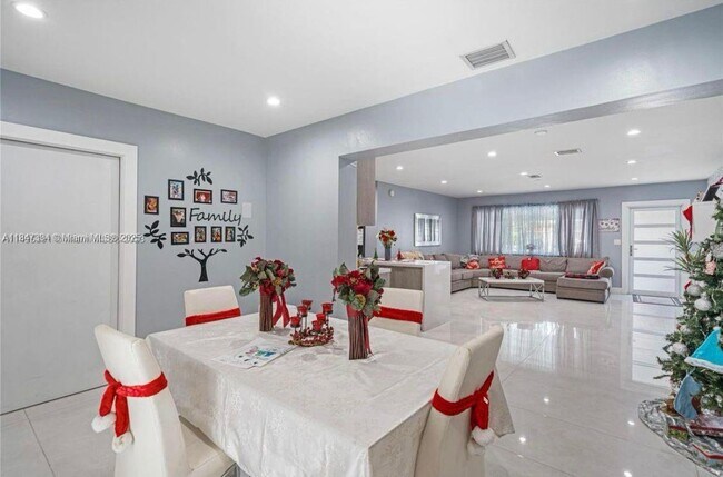 Foto del edificio - 7130 SW 14th St