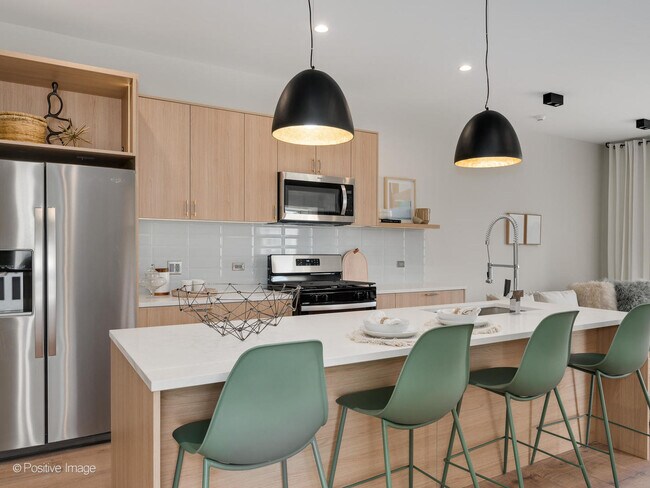 Foto del edificio - 8025 W Belmont Ave