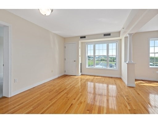 Building Photo - 145 Bennington St