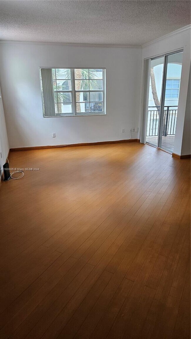 Foto del edificio - 3135 NE 184th St