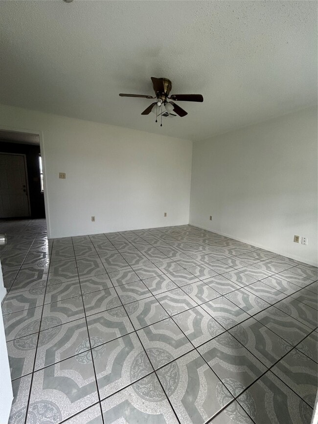 Foto del edificio - 1710 N Avenue H