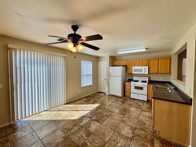 Building Photo - 5530 S Monrovia Ave