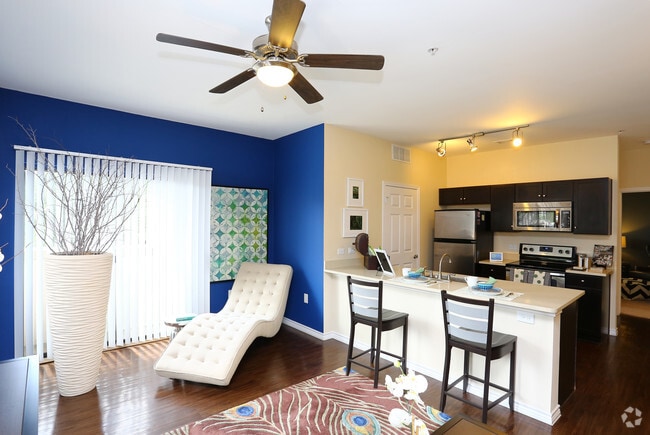 2BR-2BA B2 - Axis West Campus