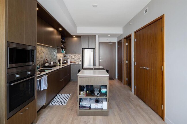 Photo du bâtiment - 13495 Central Ave