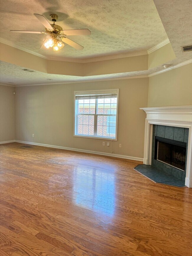 Foto del edificio - Spacious 3BR/2BA Home with Huge Fenced Backyard