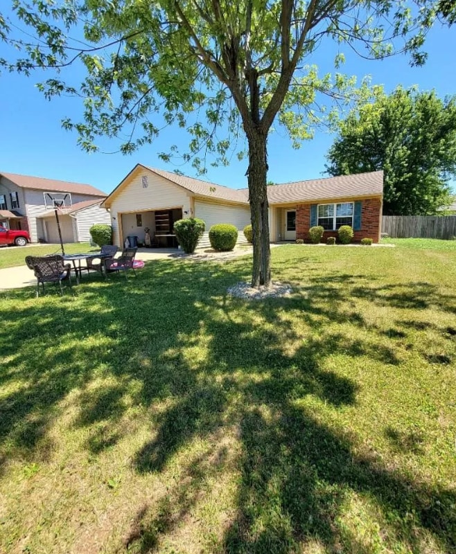 39 Meadow Creek E Blvd, Whiteland, IN 46184 House Rental in Whiteland