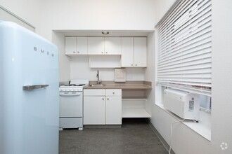 Building Photo - 1117 SW Alder St