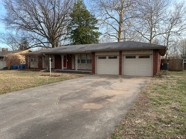 Building Photo - 2136 E Ridgewood Dr