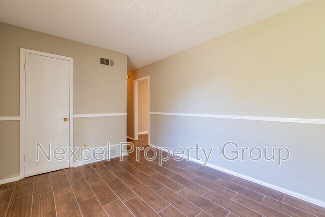 Foto del edificio - 6560 Greenbriar Dr