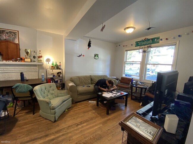Foto del edificio - 12 br, 4 bath House - 1122 White St Apt 1128