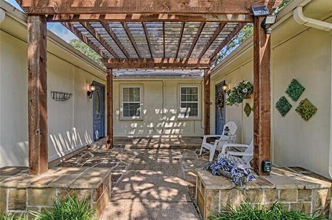 Building Photo - 4815 Woodland Park Blvd