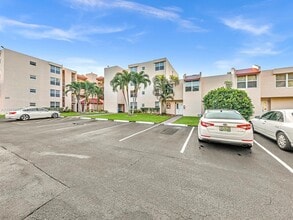 Building Photo - 9451 Evergreen Pl