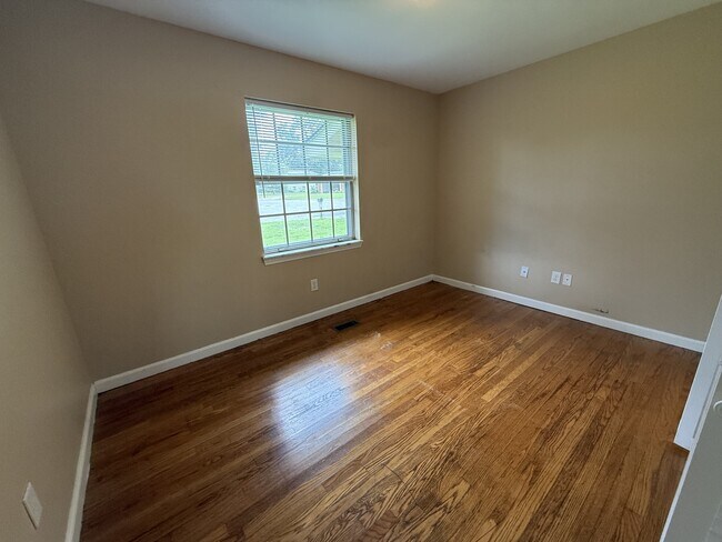 Foto del edificio - 1625 Green Hills Dr