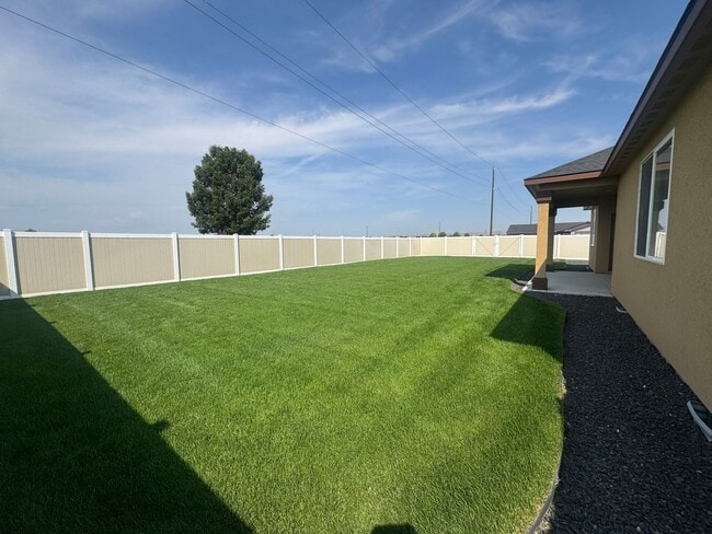 Building Photo - Great home for rent in Quincy!!!