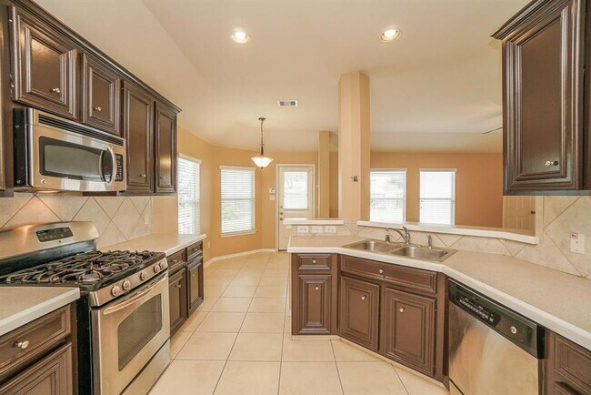 Foto del edificio - 4923 Lake Georgetown Ct