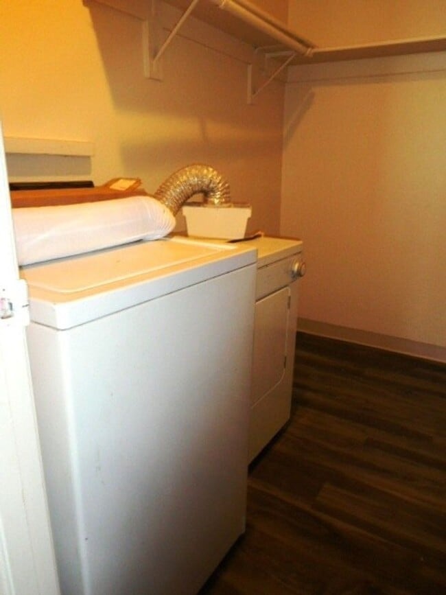 Foto del edificio - Totally Remodeled Two Bedroom Condo