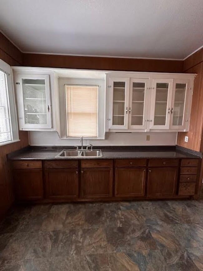 Building Photo - 2724 Bosque Blvd