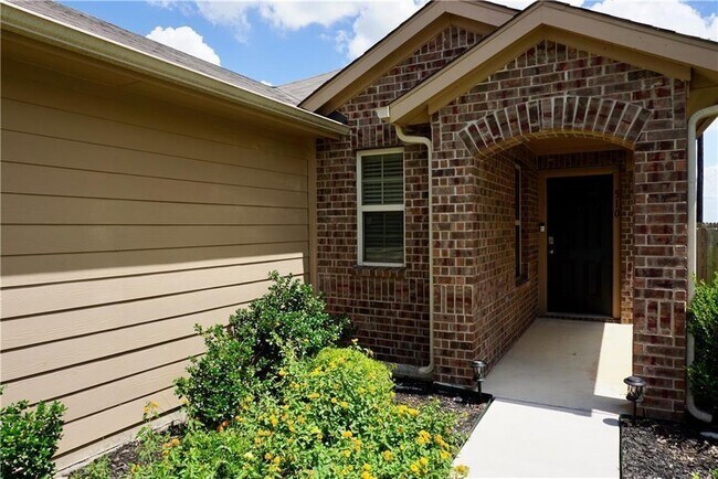 Building Photo - 510 Pinnacle Dr