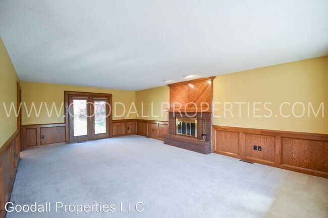 Building Photo - 3 br, 3 bath House - 3115 Pine Circle