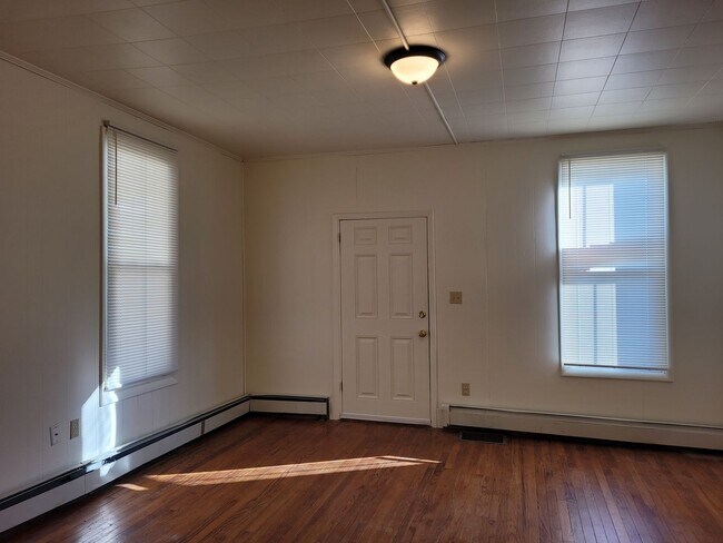 Foto del edificio - 123 E Burd St