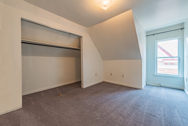 Building Photo - 5552 Black St
