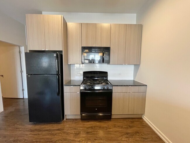 Building Photo - 2500 N Clybourn Ave