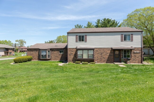 Building Photo - 18049 Crownhill Dr