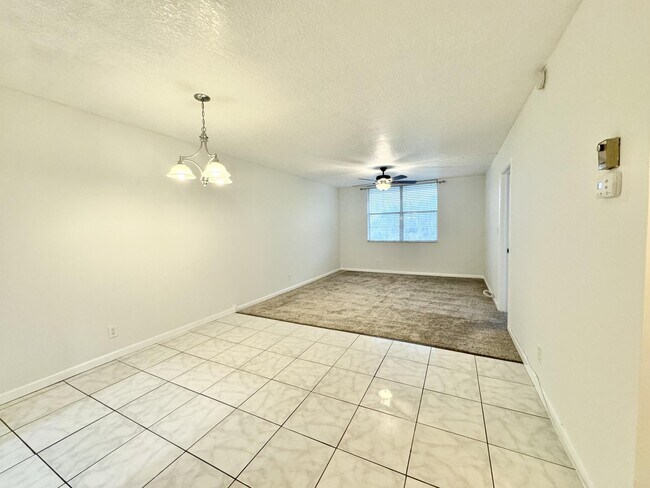 Building Photo - 3910 Crystal Lake Dr
