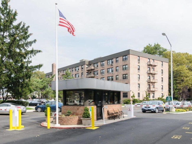 Foto del edificio - 6 Birchwood Ct