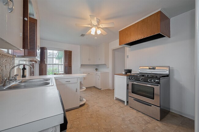 Foto del edificio - 3610 Glen Haven Blvd