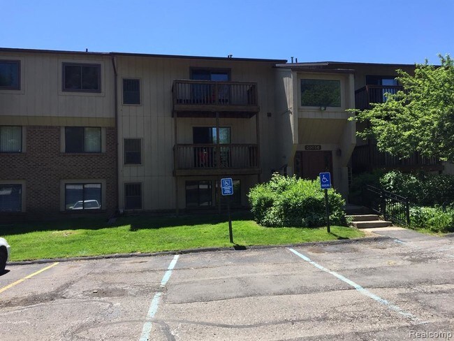 Foto del edificio - 30056 West 12 Mile Road