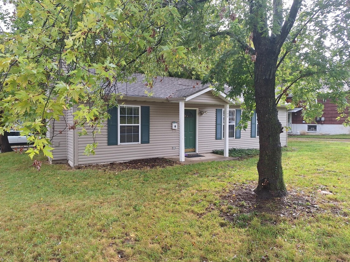 Primary Photo - 1300 W Ash St