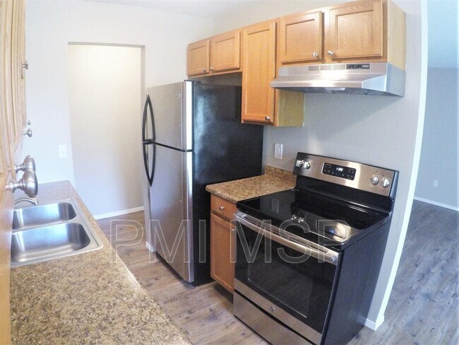 Foto del edificio - 1015 County Rd D E