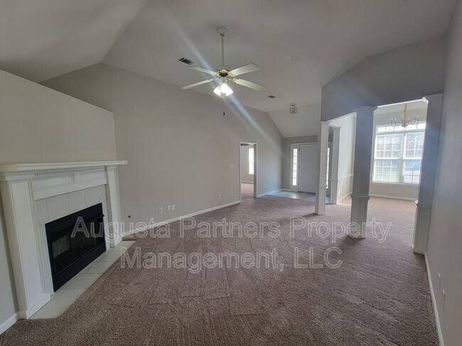 Foto del edificio - 4779 Cold Springs Dr