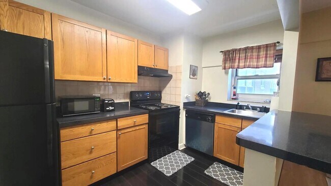 Foto del edificio - 4970 N Marine Dr