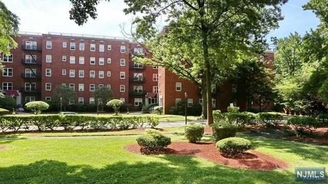 Building Photo - 2320 Linwood Ave