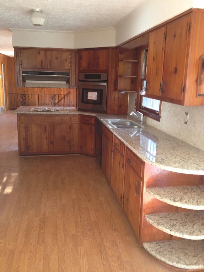 Foto del edificio - Room in House on Pleasant Hill Rd