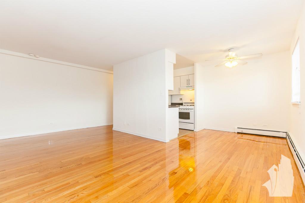 Primary Photo - 513 W Wellington Ave