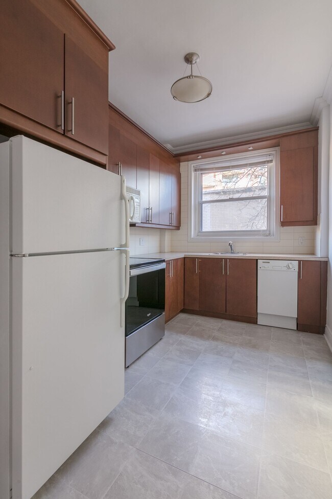 5530 Chem. de la Côte St Luc Unit 20, Montréal, QC H3X 2C8 Apartment