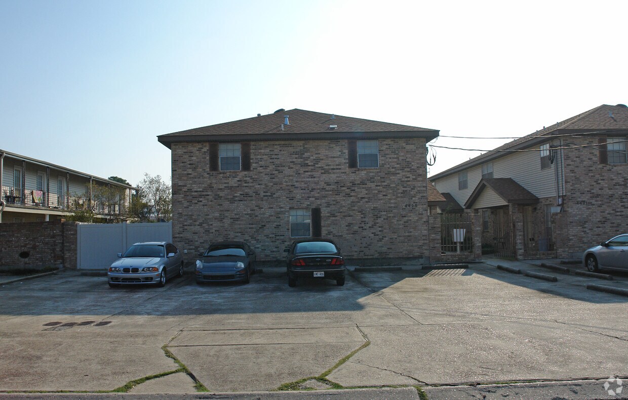 Primary Photo - 4425 Barnett St