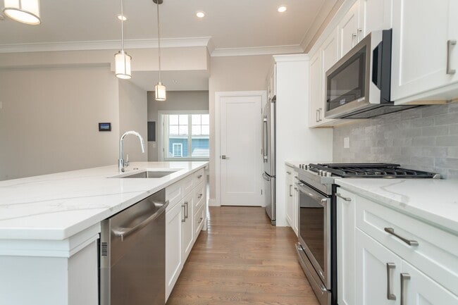 recently constructed 4 bed 2bath unit in Jamaica Plain is available on 9/1 - recently constructed 4 bed 2bath unit in Jamaica Plain is available on 9/1 House