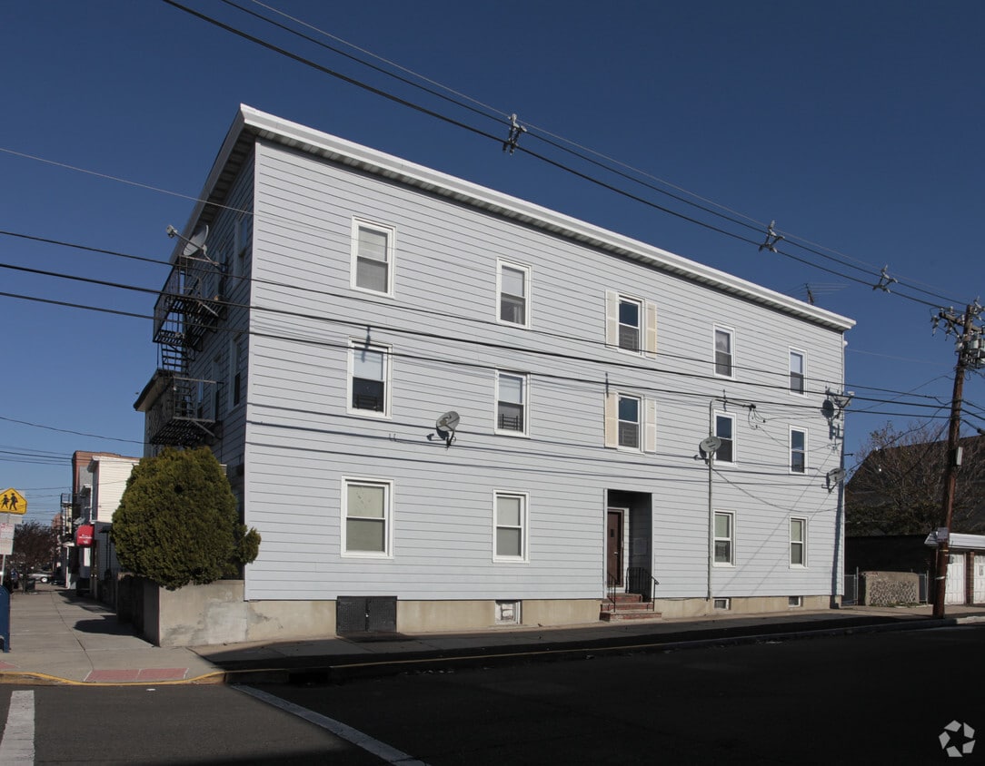 561 4th Ave, Elizabeth, NJ 07202 Apartments in Elizabeth, NJ