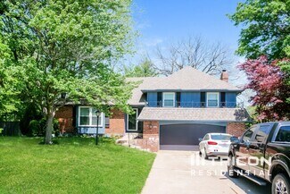Building Photo - 404 W Foxwood Dr