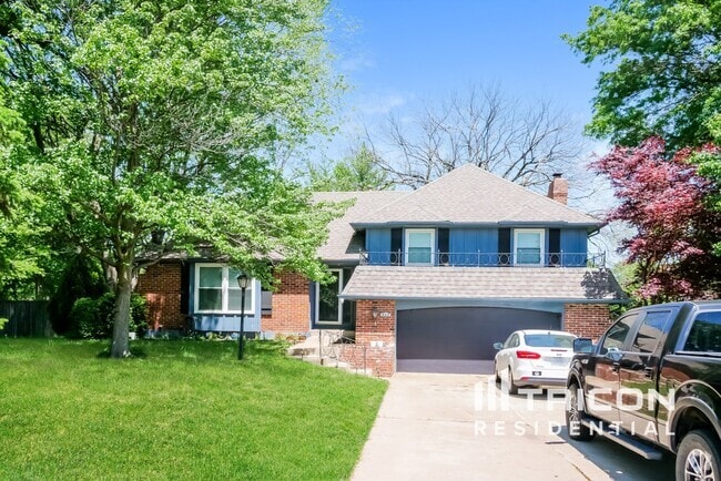 Building Photo - 404 W Foxwood Dr