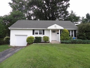 Building Photo - 286 Zandale Dr