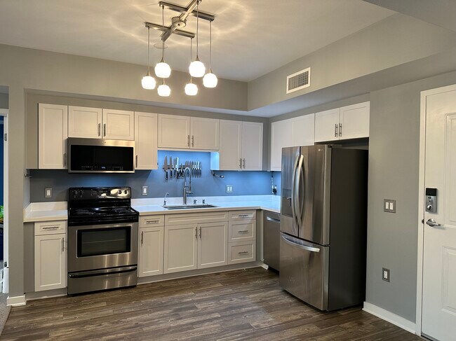 Building Photo - 12655 Bluff Creek Dr