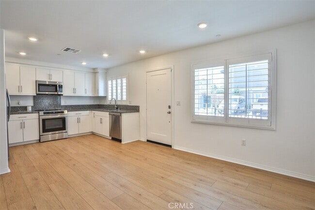 Building Photo - 7419 Olive Grv St